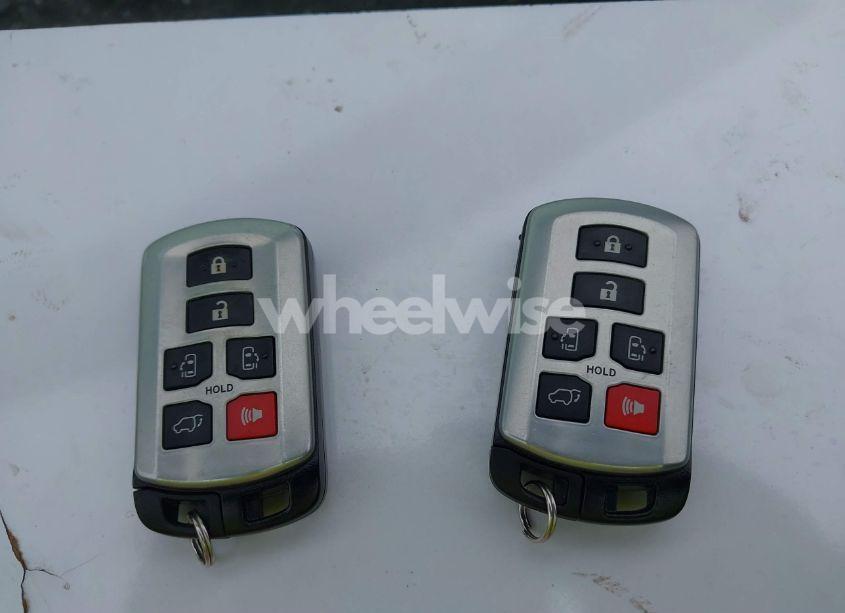 Photo 11 of 2018 Toyota Sienna LIMITED 7 PASSENGER/LIMITED PREMIUM 7 PASSENGER/XLE 7 PASSENGER/XLE 8 PASSENGER (VIN 5TDYZ3DC6JS930546)