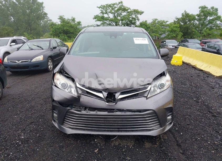 Photo 12 of 2018 Toyota Sienna LIMITED 7 PASSENGER/LIMITED PREMIUM 7 PASSENGER/XLE 7 PASSENGER/XLE 8 PASSENGER (VIN 5TDYZ3DC6JS930546)