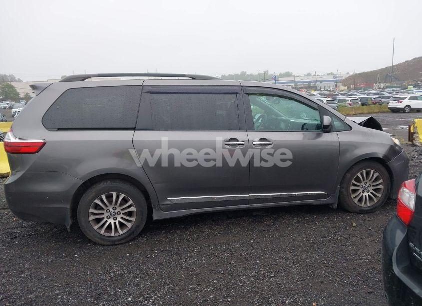 Photo 13 of 2018 Toyota Sienna LIMITED 7 PASSENGER/LIMITED PREMIUM 7 PASSENGER/XLE 7 PASSENGER/XLE 8 PASSENGER (VIN 5TDYZ3DC6JS930546)