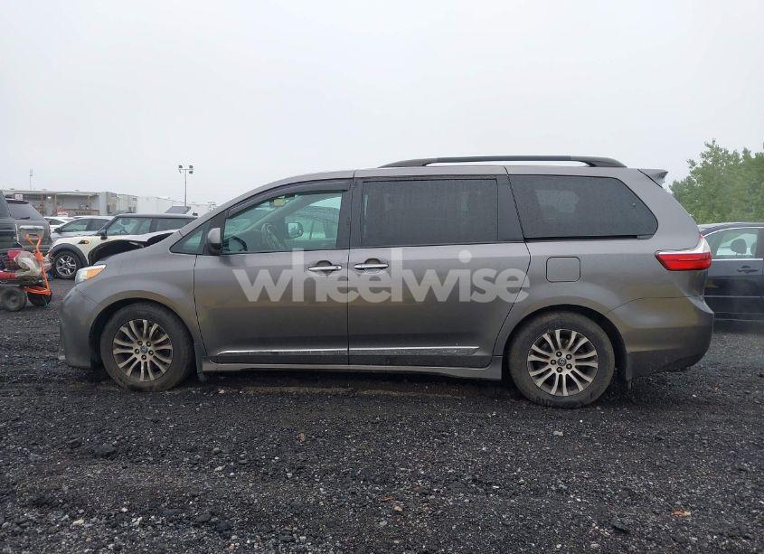Photo 14 of 2018 Toyota Sienna LIMITED 7 PASSENGER/LIMITED PREMIUM 7 PASSENGER/XLE 7 PASSENGER/XLE 8 PASSENGER (VIN 5TDYZ3DC6JS930546)