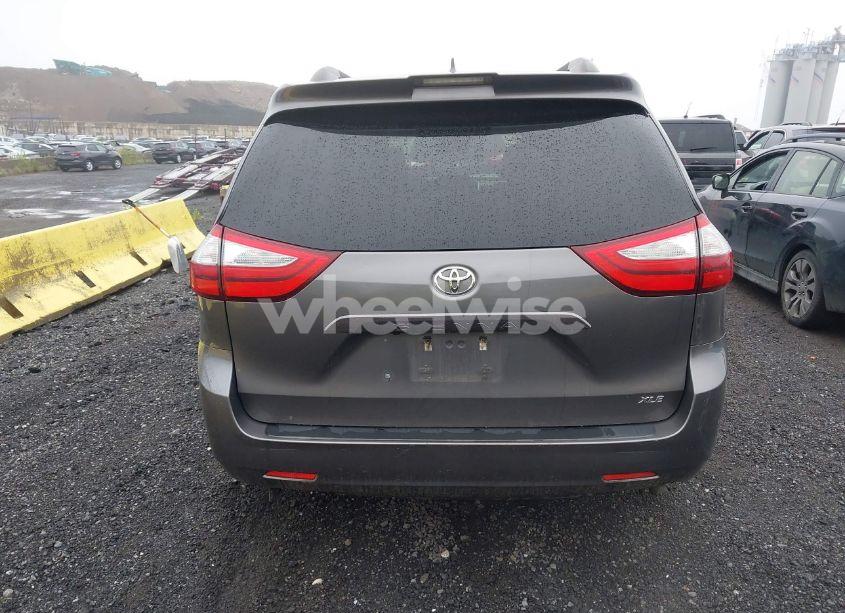 Photo 16 of 2018 Toyota Sienna LIMITED 7 PASSENGER/LIMITED PREMIUM 7 PASSENGER/XLE 7 PASSENGER/XLE 8 PASSENGER (VIN 5TDYZ3DC6JS930546)