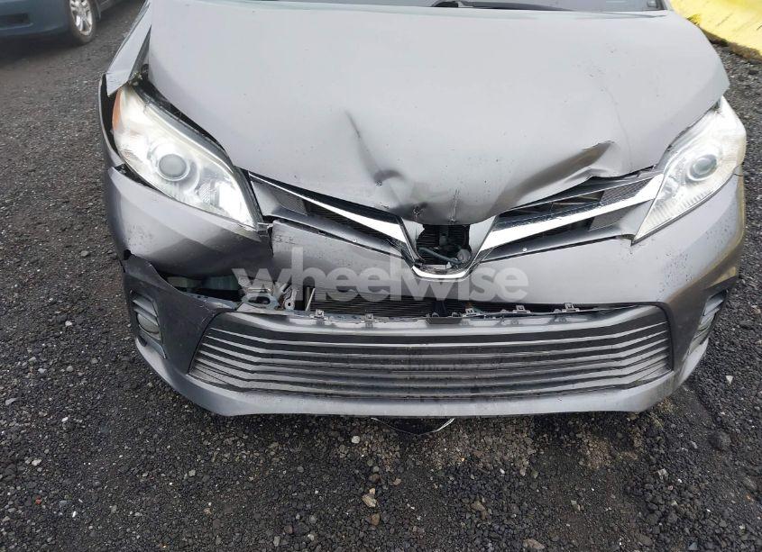 Photo 18 of 2018 Toyota Sienna LIMITED 7 PASSENGER/LIMITED PREMIUM 7 PASSENGER/XLE 7 PASSENGER/XLE 8 PASSENGER (VIN 5TDYZ3DC6JS930546)