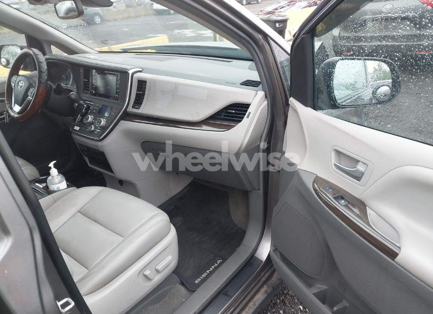 Photo 5 of 2018 Toyota Sienna LIMITED 7 PASSENGER/LIMITED PREMIUM 7 PASSENGER/XLE 7 PASSENGER/XLE 8 PASSENGER (VIN 5TDYZ3DC6JS930546)