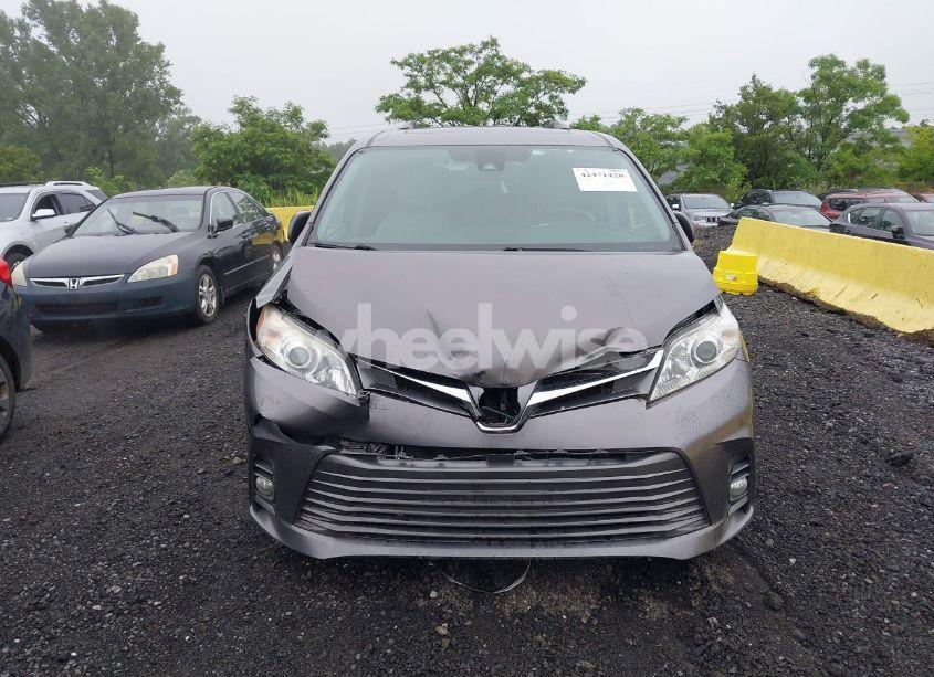 Photo 6 of 2018 Toyota Sienna LIMITED 7 PASSENGER/LIMITED PREMIUM 7 PASSENGER/XLE 7 PASSENGER/XLE 8 PASSENGER (VIN 5TDYZ3DC6JS930546)