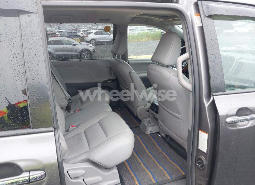 Photo 8 of 2018 Toyota Sienna LIMITED 7 PASSENGER/LIMITED PREMIUM 7 PASSENGER/XLE 7 PASSENGER/XLE 8 PASSENGER (VIN 5TDYZ3DC6JS930546)