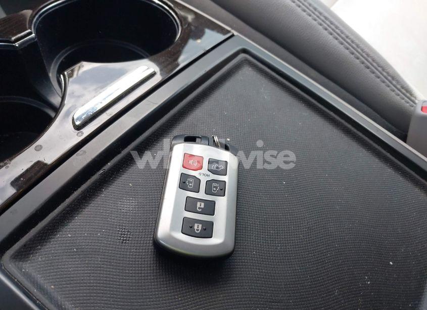 Photo 11 of 2018 Toyota Sienna XLE PREMIUM 8 PASSENGER (VIN 5TDYZ3DC6JS939876)