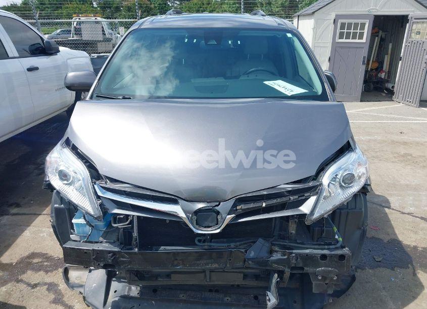 Photo 13 of 2018 Toyota Sienna XLE PREMIUM 8 PASSENGER (VIN 5TDYZ3DC6JS939876)