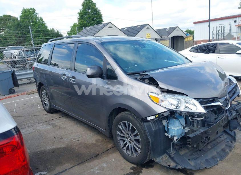 Photo 14 of 2018 Toyota Sienna XLE PREMIUM 8 PASSENGER (VIN 5TDYZ3DC6JS939876)