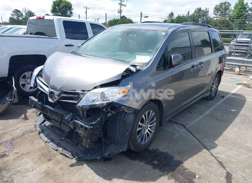 Photo 2 of 2018 Toyota Sienna XLE PREMIUM 8 PASSENGER (VIN 5TDYZ3DC6JS939876)