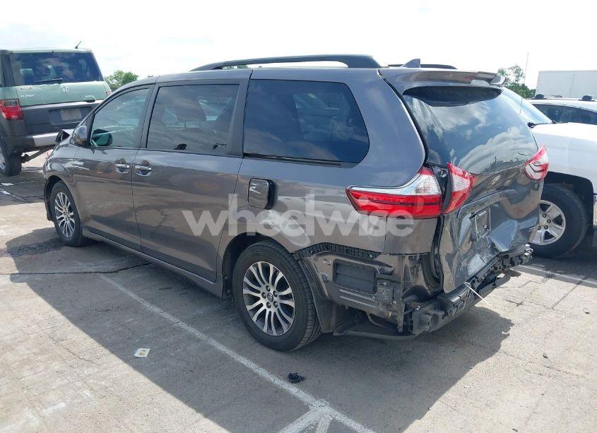 Photo 3 of 2018 Toyota Sienna XLE PREMIUM 8 PASSENGER (VIN 5TDYZ3DC6JS939876)