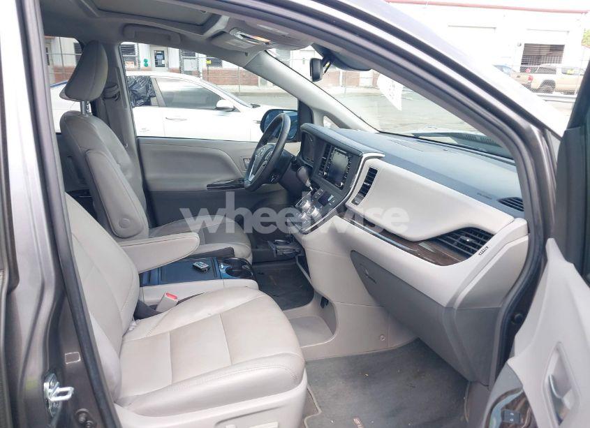 Photo 5 of 2018 Toyota Sienna XLE PREMIUM 8 PASSENGER (VIN 5TDYZ3DC6JS939876)