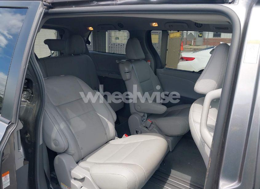 Photo 8 of 2018 Toyota Sienna XLE PREMIUM 8 PASSENGER (VIN 5TDYZ3DC6JS939876)