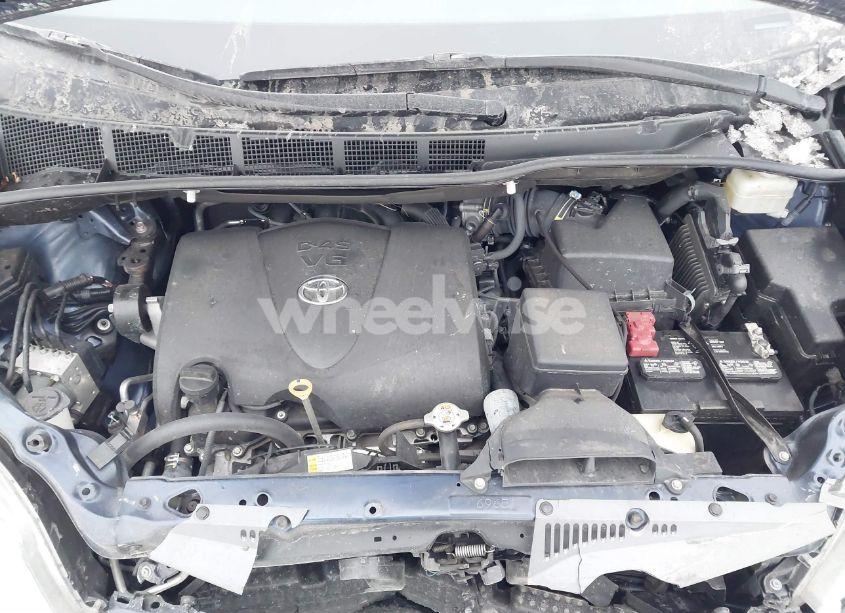 Photo 10 of 2018 Toyota Sienna LIMITED 7 PASSENGER/LIMITED PREMIUM 7 PASSENGER/XLE 7 PASSENGER/XLE 8 PASSENGER (VIN 5TDYZ3DC6JS954751)