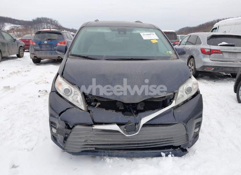 Photo 12 of 2018 Toyota Sienna LIMITED 7 PASSENGER/LIMITED PREMIUM 7 PASSENGER/XLE 7 PASSENGER/XLE 8 PASSENGER (VIN 5TDYZ3DC6JS954751)