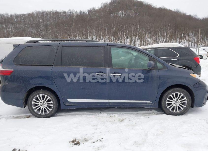 Photo 13 of 2018 Toyota Sienna LIMITED 7 PASSENGER/LIMITED PREMIUM 7 PASSENGER/XLE 7 PASSENGER/XLE 8 PASSENGER (VIN 5TDYZ3DC6JS954751)