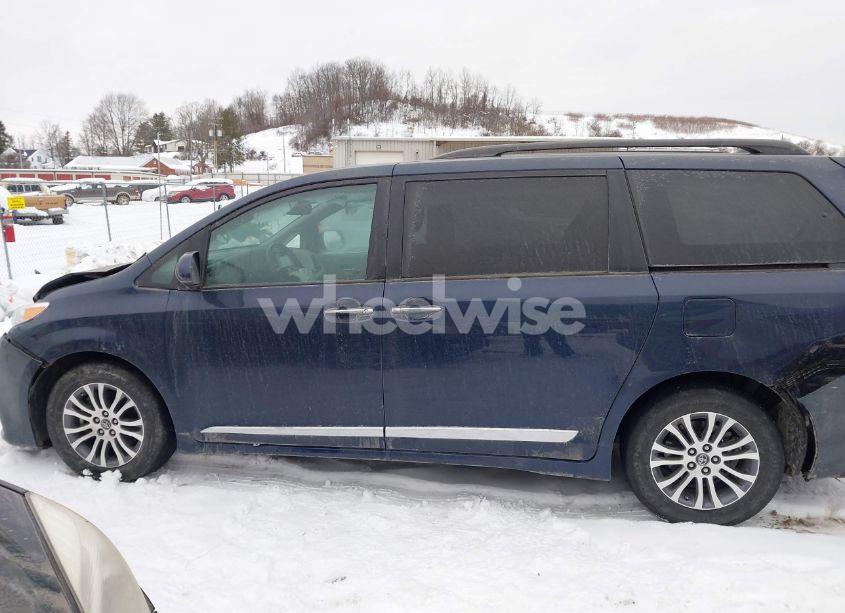 Photo 14 of 2018 Toyota Sienna LIMITED 7 PASSENGER/LIMITED PREMIUM 7 PASSENGER/XLE 7 PASSENGER/XLE 8 PASSENGER (VIN 5TDYZ3DC6JS954751)