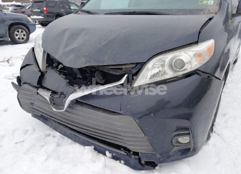 Photo 17 of 2018 Toyota Sienna LIMITED 7 PASSENGER/LIMITED PREMIUM 7 PASSENGER/XLE 7 PASSENGER/XLE 8 PASSENGER (VIN 5TDYZ3DC6JS954751)