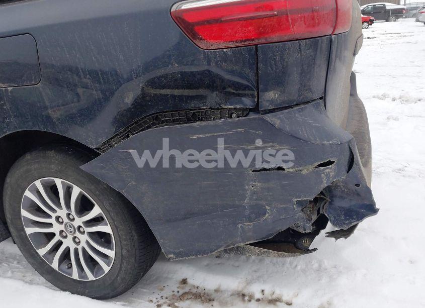 Photo 18 of 2018 Toyota Sienna LIMITED 7 PASSENGER/LIMITED PREMIUM 7 PASSENGER/XLE 7 PASSENGER/XLE 8 PASSENGER (VIN 5TDYZ3DC6JS954751)