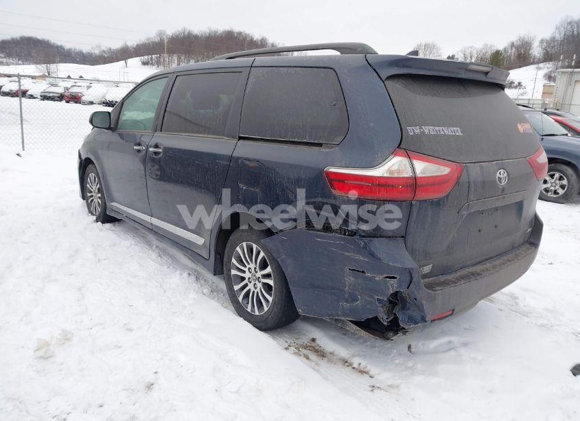 Photo 3 of 2018 Toyota Sienna LIMITED 7 PASSENGER/LIMITED PREMIUM 7 PASSENGER/XLE 7 PASSENGER/XLE 8 PASSENGER (VIN 5TDYZ3DC6JS954751)