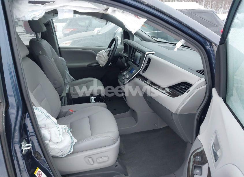 Photo 5 of 2018 Toyota Sienna LIMITED 7 PASSENGER/LIMITED PREMIUM 7 PASSENGER/XLE 7 PASSENGER/XLE 8 PASSENGER (VIN 5TDYZ3DC6JS954751)