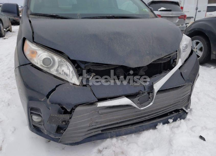 Photo 6 of 2018 Toyota Sienna LIMITED 7 PASSENGER/LIMITED PREMIUM 7 PASSENGER/XLE 7 PASSENGER/XLE 8 PASSENGER (VIN 5TDYZ3DC6JS954751)