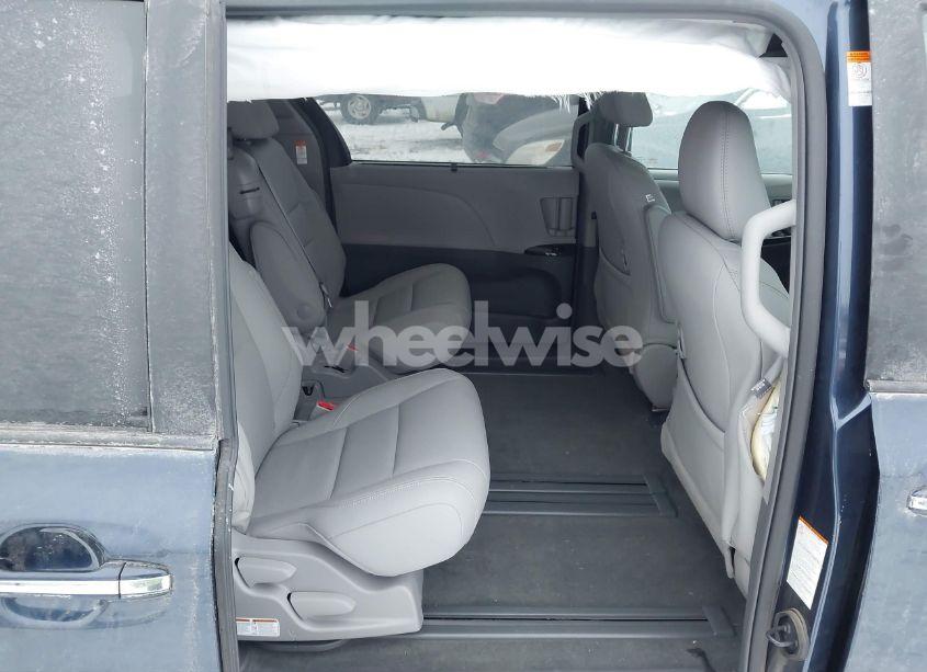Photo 8 of 2018 Toyota Sienna LIMITED 7 PASSENGER/LIMITED PREMIUM 7 PASSENGER/XLE 7 PASSENGER/XLE 8 PASSENGER (VIN 5TDYZ3DC6JS954751)
