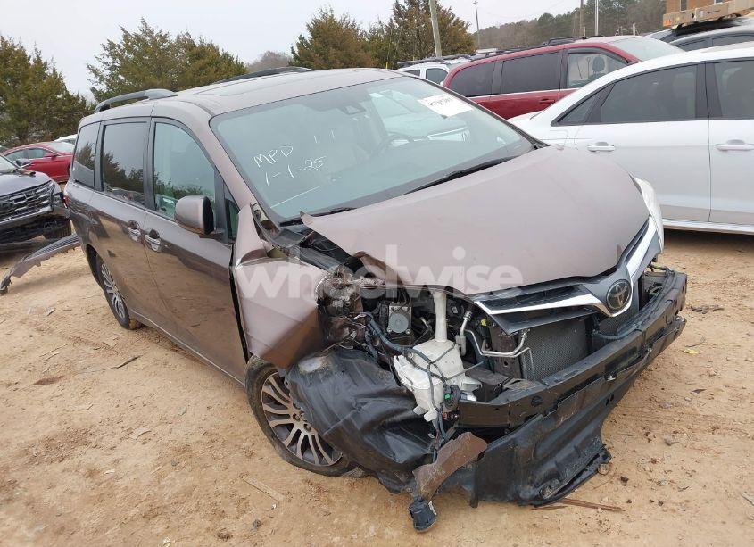 2019 Toyota Sienna XLE 8 PASSENGER (VIN 5TDYZ3DC6KS012295) main photo
