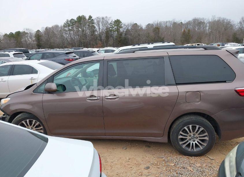 Photo 14 of 2019 Toyota Sienna XLE 8 PASSENGER (VIN 5TDYZ3DC6KS012295)