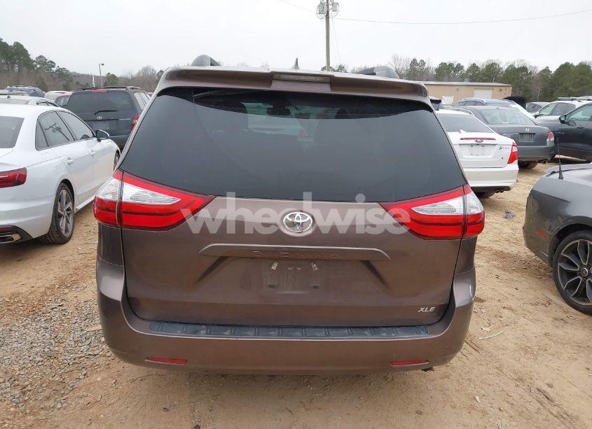 Photo 16 of 2019 Toyota Sienna XLE 8 PASSENGER (VIN 5TDYZ3DC6KS012295)