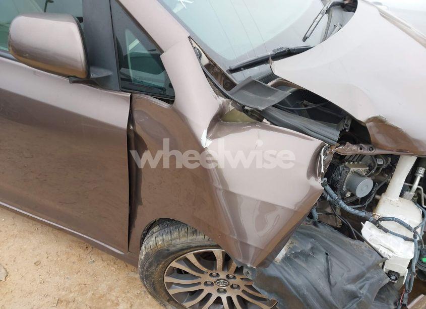 Photo 17 of 2019 Toyota Sienna XLE 8 PASSENGER (VIN 5TDYZ3DC6KS012295)