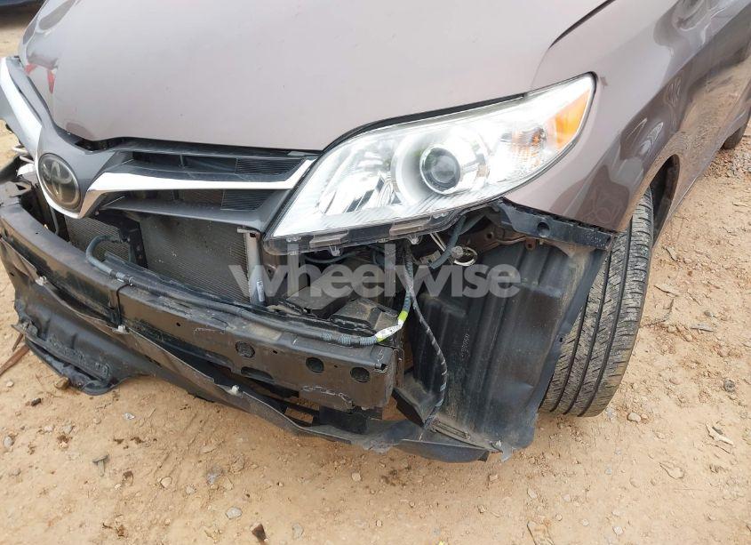 Photo 18 of 2019 Toyota Sienna XLE 8 PASSENGER (VIN 5TDYZ3DC6KS012295)