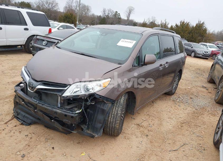 Photo 2 of 2019 Toyota Sienna XLE 8 PASSENGER (VIN 5TDYZ3DC6KS012295)
