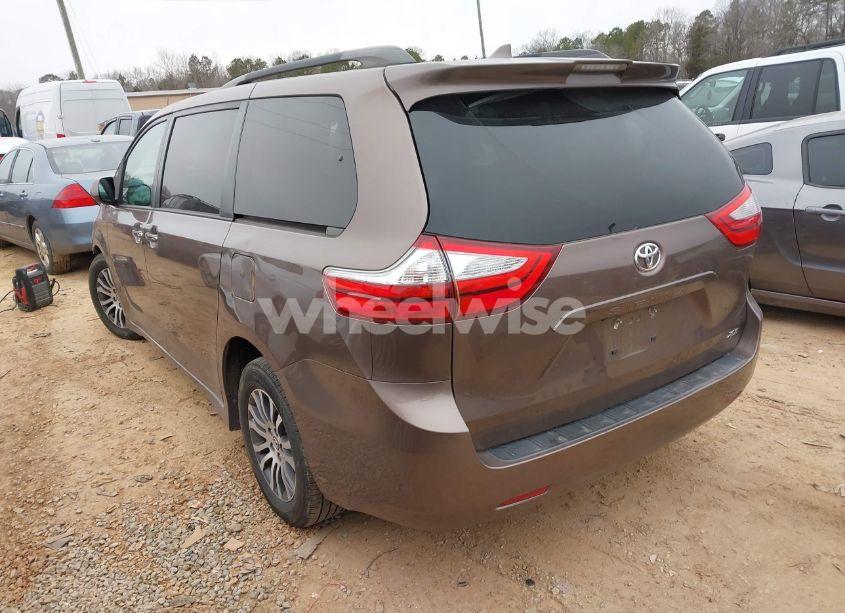 Photo 3 of 2019 Toyota Sienna XLE 8 PASSENGER (VIN 5TDYZ3DC6KS012295)