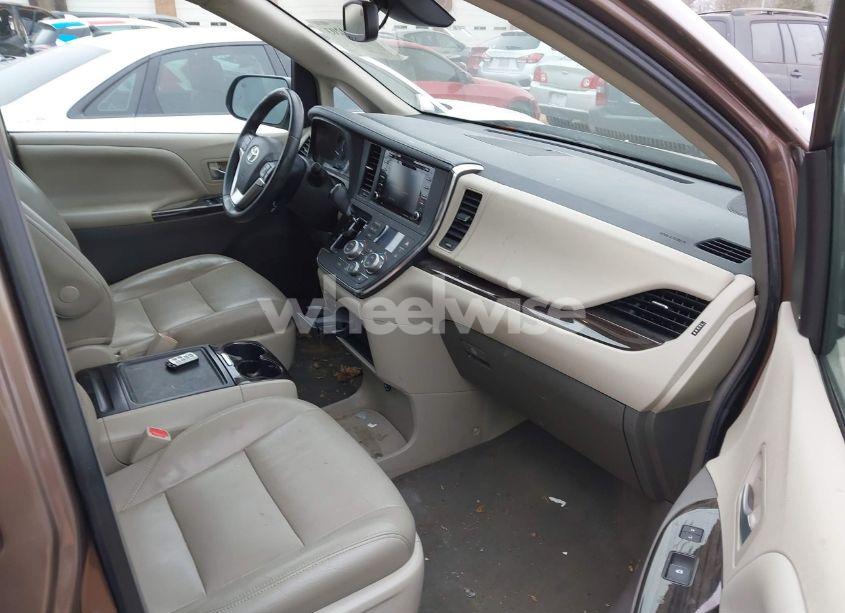 Photo 5 of 2019 Toyota Sienna XLE 8 PASSENGER (VIN 5TDYZ3DC6KS012295)