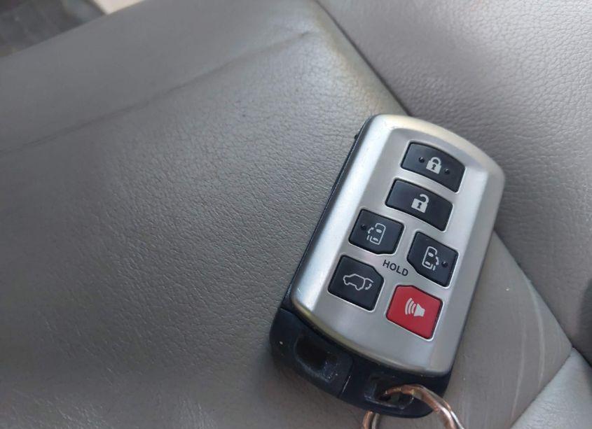 Photo 11 of 2019 Toyota Sienna XLE 8 PASSENGER (VIN 5TDYZ3DC6KS019800)