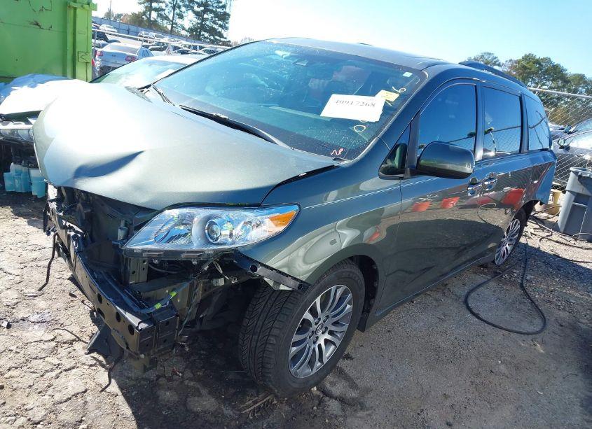 Photo 2 of 2020 Toyota Sienna XLE (VIN 5TDYZ3DC6LS045766)