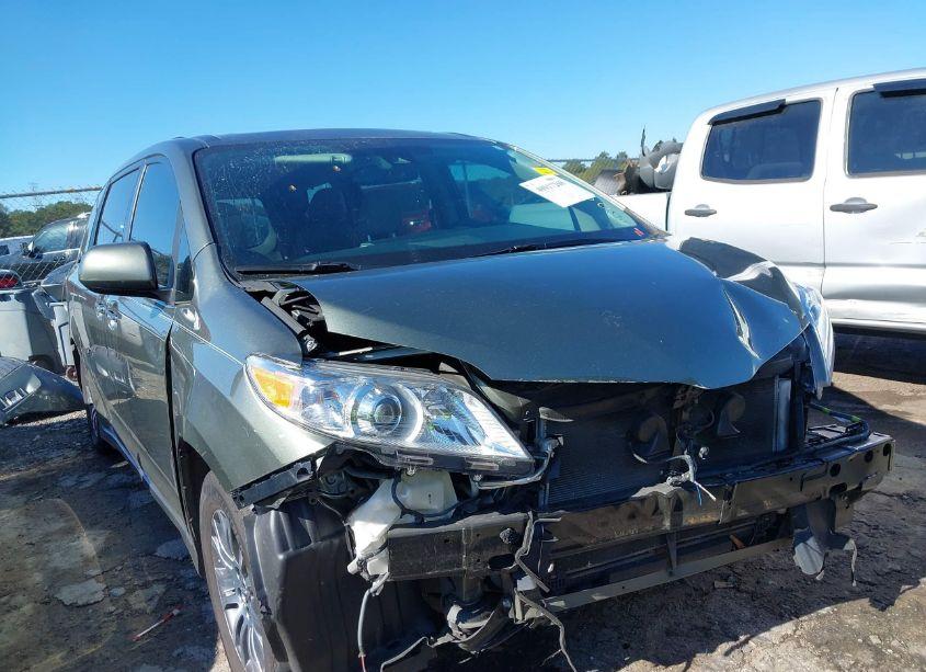 Photo 6 of 2020 Toyota Sienna XLE (VIN 5TDYZ3DC6LS045766)