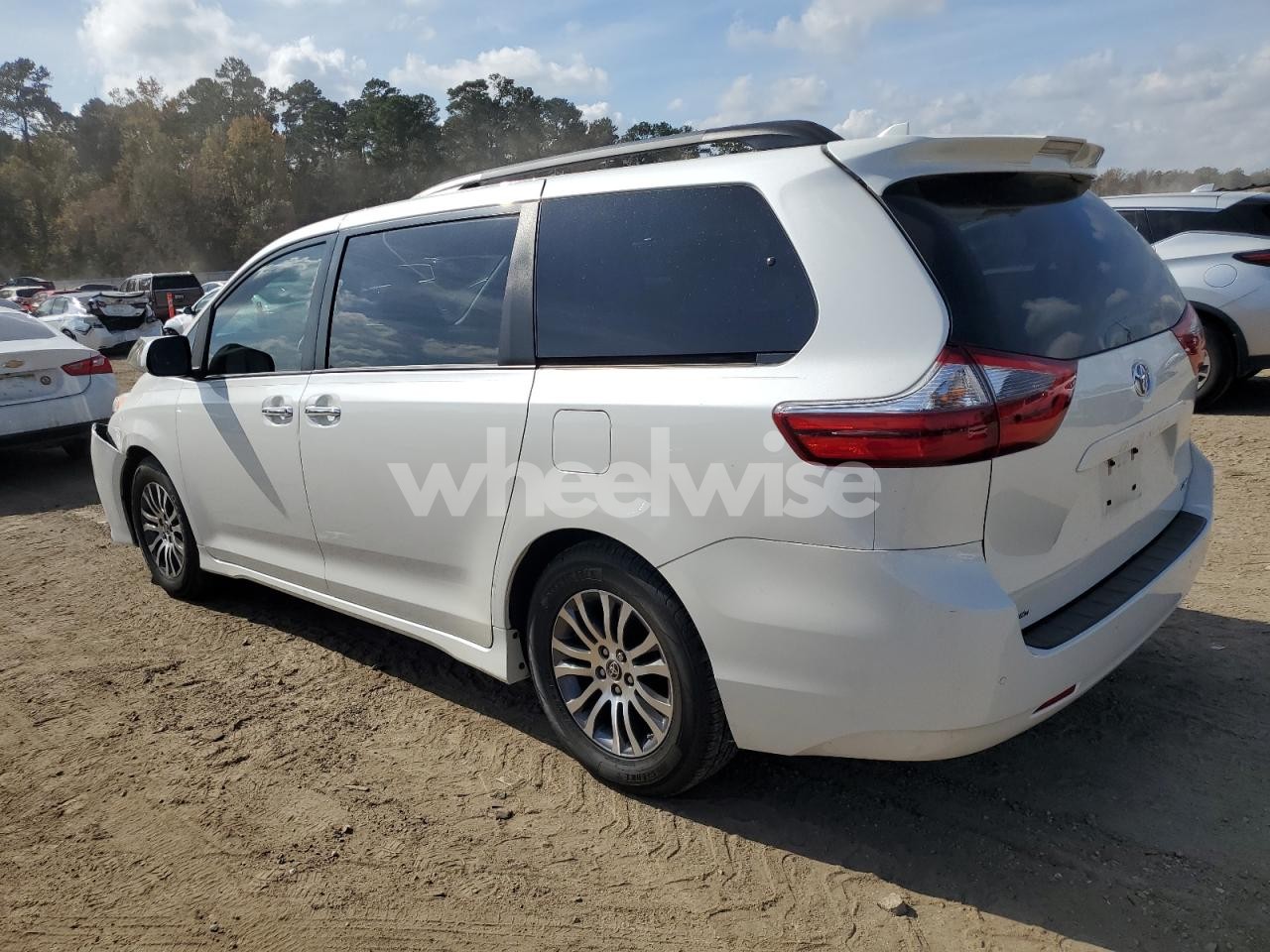 Photo 2 of 2020 TOYOTA SIENNA XLE (VIN 5TDYZ3DC6LS084776)
