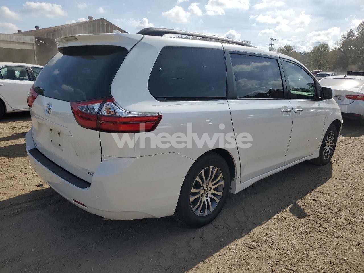 Photo 3 of 2020 TOYOTA SIENNA XLE (VIN 5TDYZ3DC6LS084776)