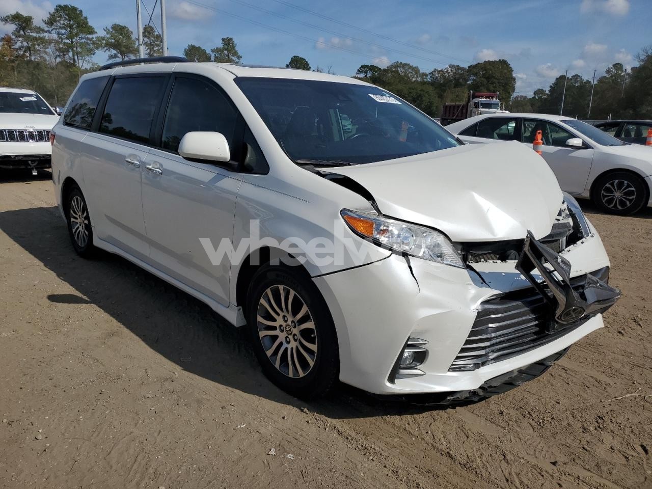 Photo 4 of 2020 TOYOTA SIENNA XLE (VIN 5TDYZ3DC6LS084776)