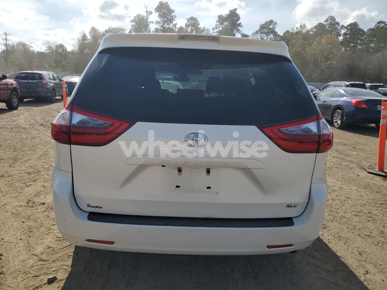 Photo 6 of 2020 TOYOTA SIENNA XLE (VIN 5TDYZ3DC6LS084776)