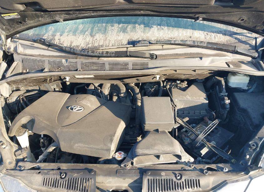 Photo 10 of 2017 Toyota Sienna XLE 8 PASSENGER (VIN 5TDYZ3DC7HS888785)