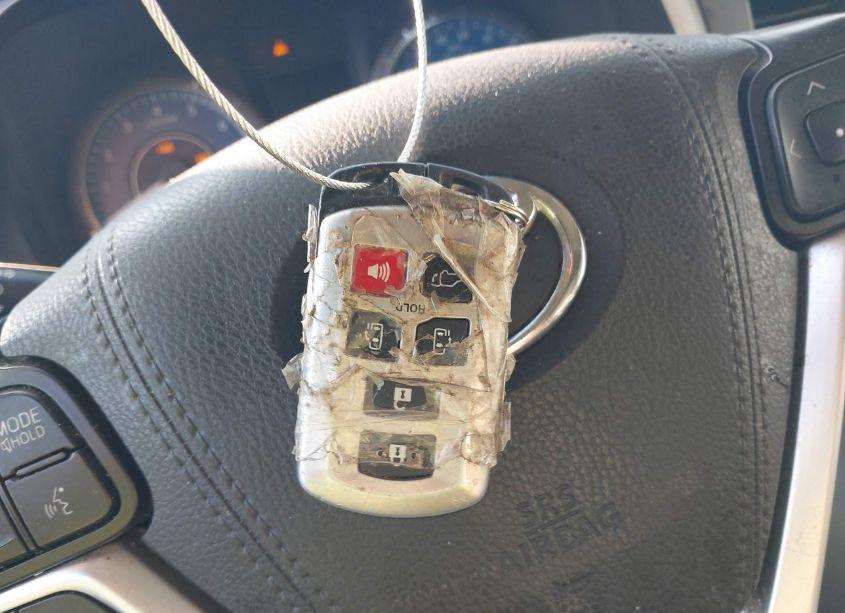 Photo 11 of 2017 Toyota Sienna XLE 8 PASSENGER (VIN 5TDYZ3DC7HS888785)