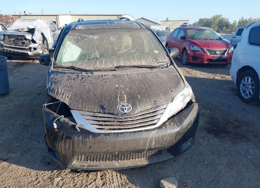 Photo 12 of 2017 Toyota Sienna XLE 8 PASSENGER (VIN 5TDYZ3DC7HS888785)