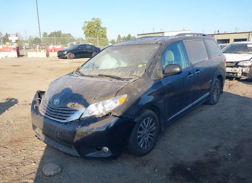 Photo 2 of 2017 Toyota Sienna XLE 8 PASSENGER (VIN 5TDYZ3DC7HS888785)