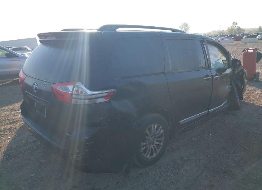 Photo 4 of 2017 Toyota Sienna XLE 8 PASSENGER (VIN 5TDYZ3DC7HS888785)