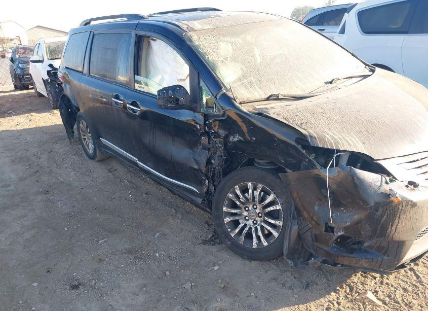 Photo 6 of 2017 Toyota Sienna XLE 8 PASSENGER (VIN 5TDYZ3DC7HS888785)