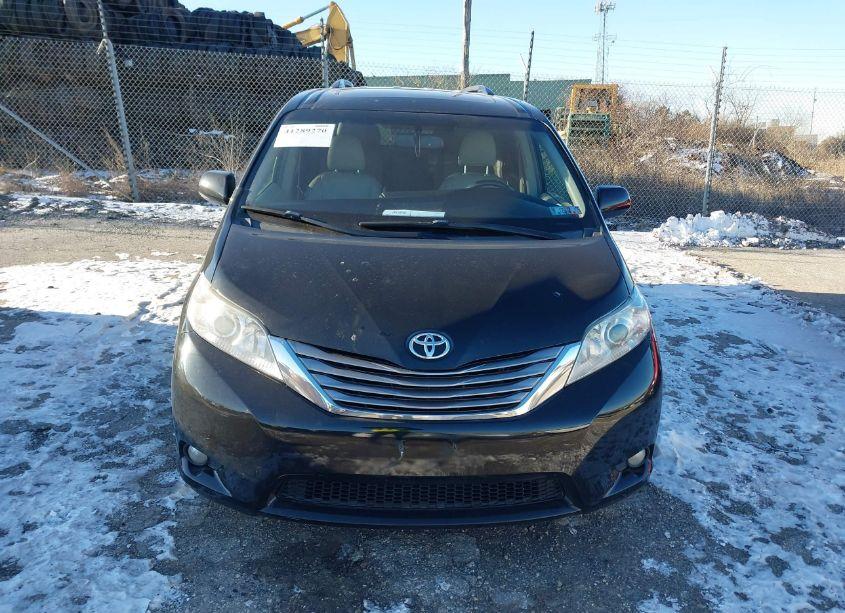 Photo 13 of 2017 Toyota Sienna XLE 8 PASSENGER (VIN 5TDYZ3DC7HS892965)