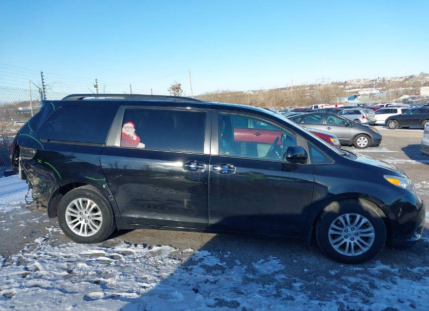 Photo 14 of 2017 Toyota Sienna XLE 8 PASSENGER (VIN 5TDYZ3DC7HS892965)