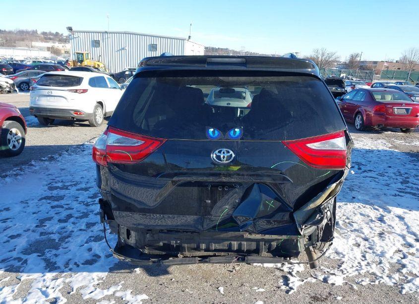 Photo 17 of 2017 Toyota Sienna XLE 8 PASSENGER (VIN 5TDYZ3DC7HS892965)